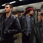 Trois hommes portant du blouson en cuir noir.