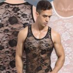 Des sous-vêtements pour homme en dentelle, une tendance sexy et audacieuse qui redéfinit les normes de la mode masculine.
