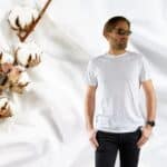 Un homme portant une chemise blanche faite de tissu en coton.