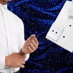Une chemise à plis inversés mise en valeur dans un style unique