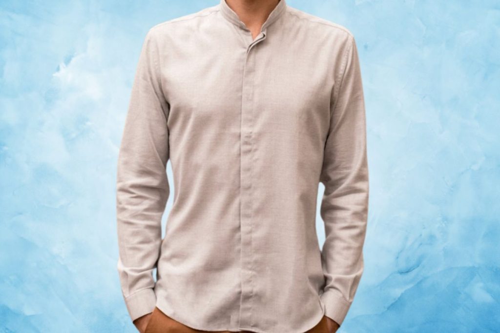 Un homme en chemise en flanelle légère