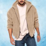 Blouson teddy bear en fausse fourrure portée avec élégance