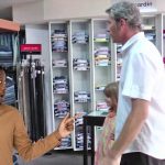 Le choix des chemises à manches courtes en magasin