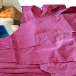 Réparation des accrocs et des déchirures sur une chemise