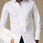 Une chemise blanche en plein jaunissement