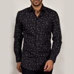 Adoptez un style céleste avec des chemises ornées de motifs de constellations