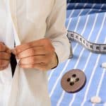 Remplacement des boutons abimés de vos chemises
