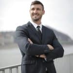 Quelle chemise porter avec un costume noir ?