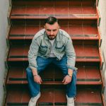 Comment porter la veste en jeans en mode homme ?